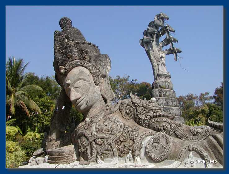 Sala Kaew Ku statues 20031224-07